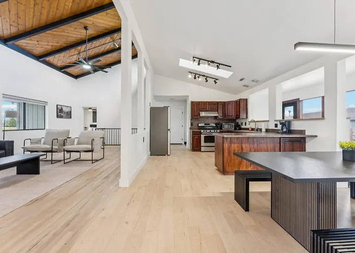 Rare Modern Family Getaway ~ 3 Acres & Game Flagstaff