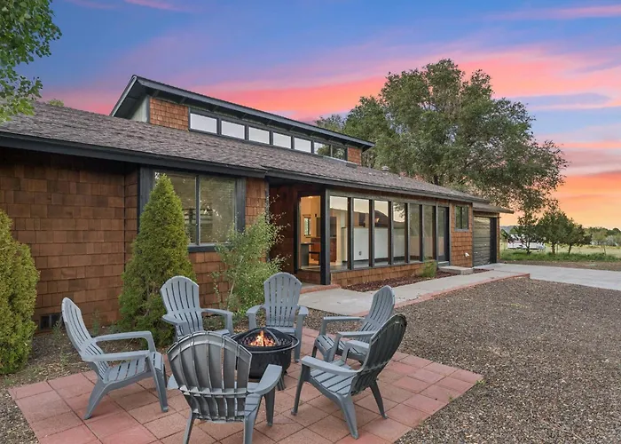 Rare Modern Family Getaway ~ 3 Acres & Game * Flagstaff
