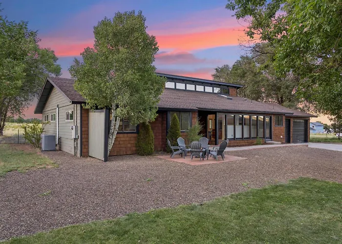 Rare Modern Family Getaway ~ 3 Acres & Game