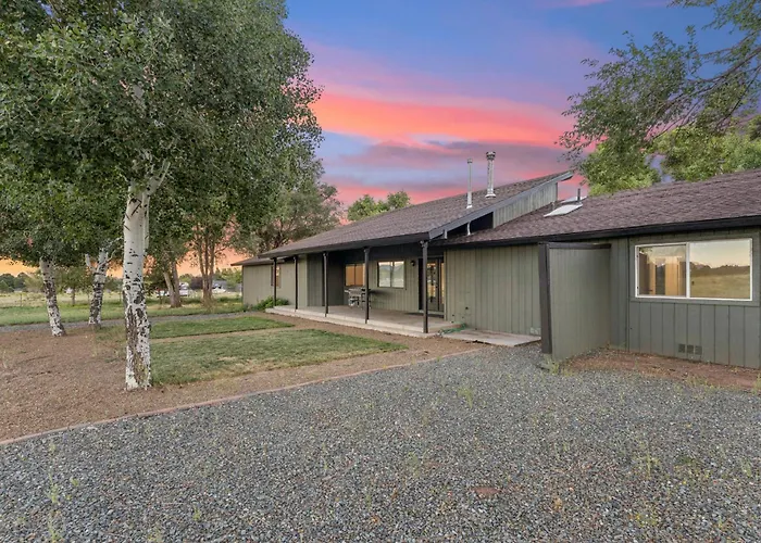 Rare Modern Family Getaway ~ 3 Acres & Game * Flagstaff