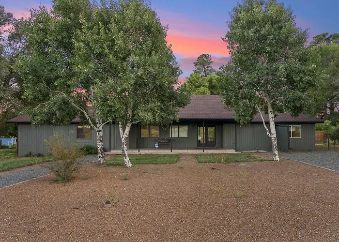 Rare Modern Family Getaway ~ 3 Acres & Game Flagstaff
